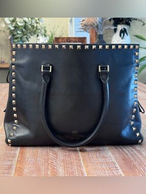 🖤 Valentino Garavani Rockstud Tote 🖤